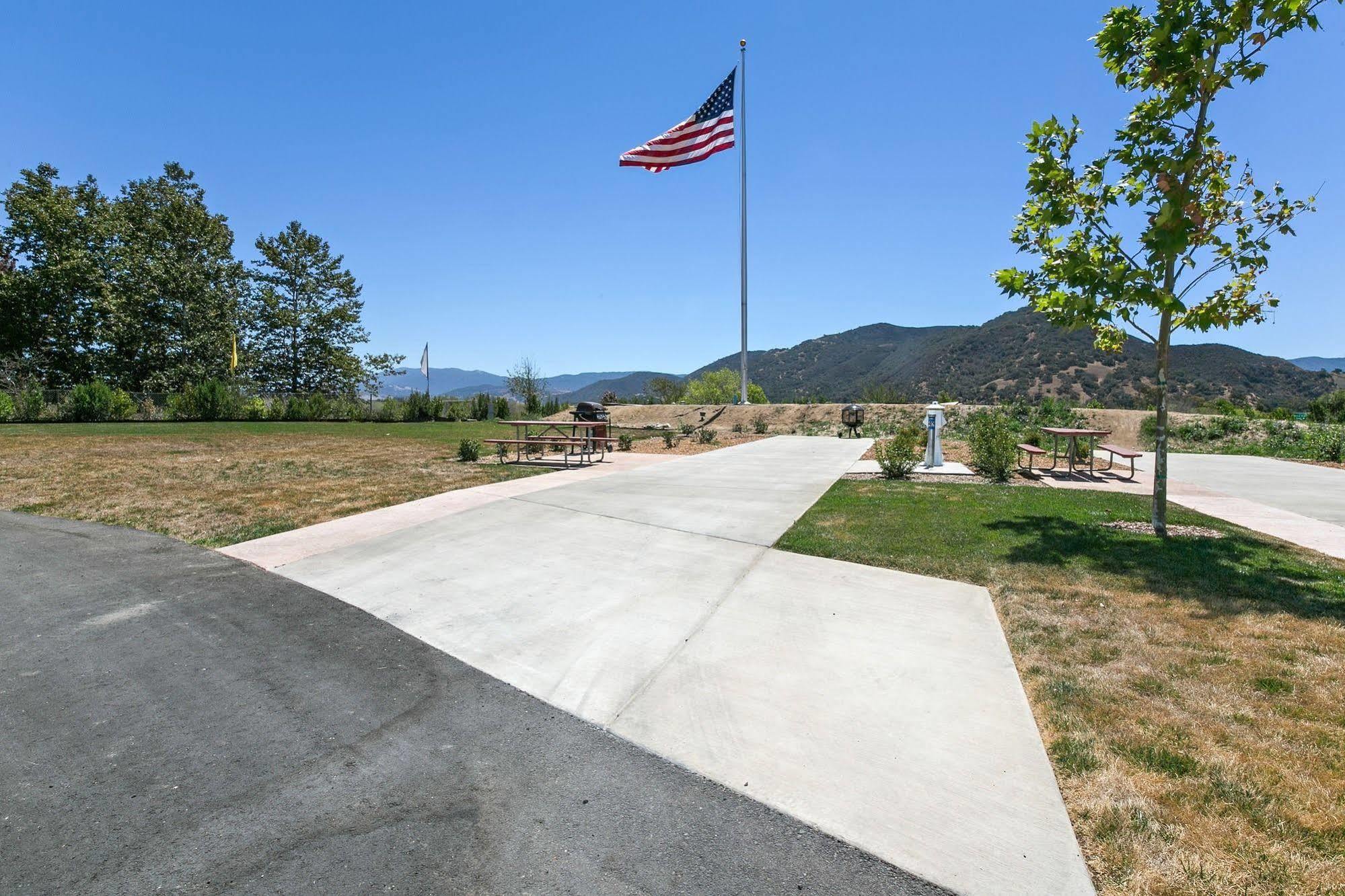 Flying Flags Rv Resort & Campground Buellton Esterno foto